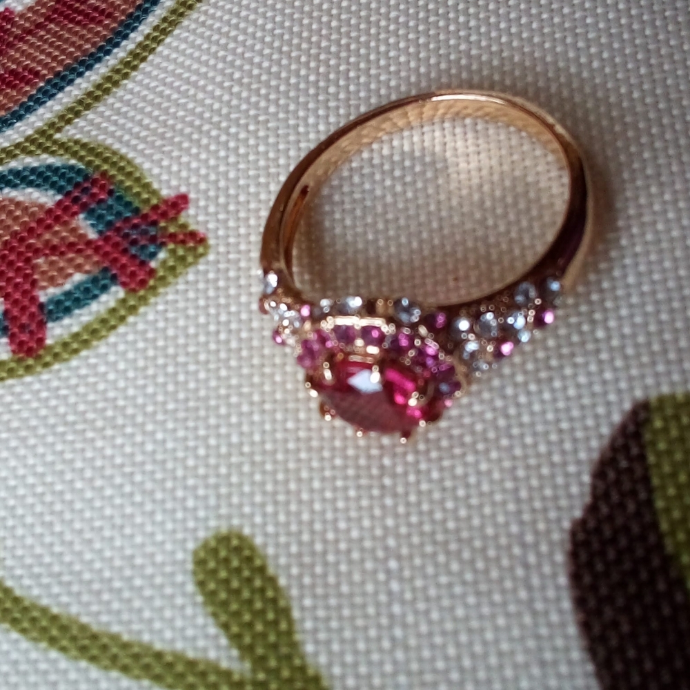 Pink singlet ring - Picture 4 of 5